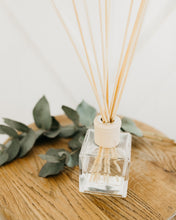 Load image into Gallery viewer, Festivity - Pure Essential Oils Reed Diffuser
